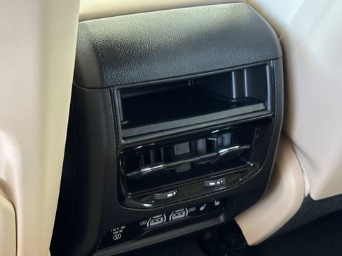 Used 2023 Jeep Grand Cherokee Limited AWD/4WD image 16