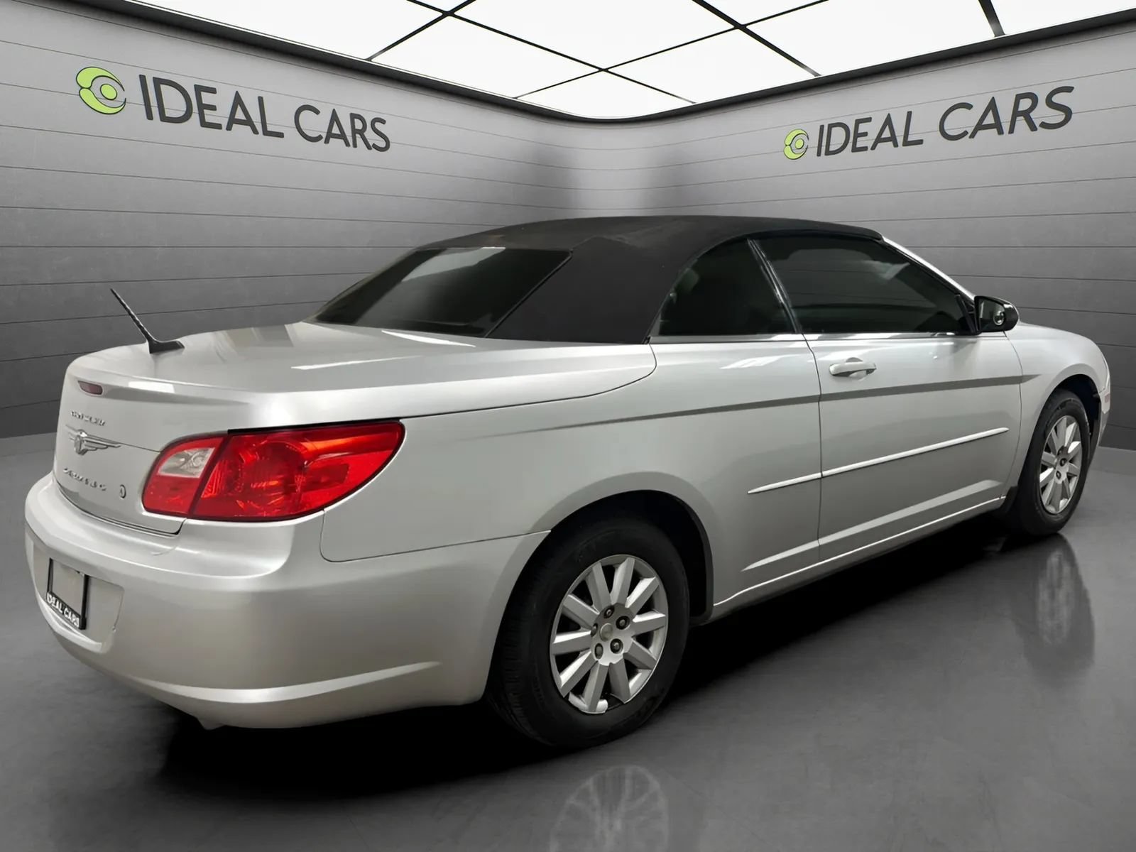 Used 2009 Chrysler Sebring LX w/ Convenience Group FWD image 5