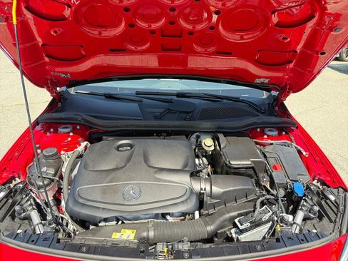Used 2020 Mercedes-Benz GLA 250 4MATIC w/ Premium Package image 29