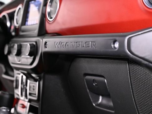 Used 2021 Jeep Wrangler Unlimited Rubicon w/ Cold Weather Group AWD/4WD image 28