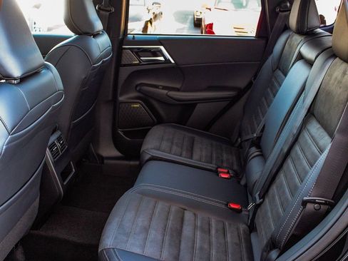 New 2026 Mitsubishi Outlander SE image 34