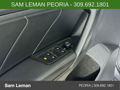 Used 2023 Volkswagen Tiguan SE image 17