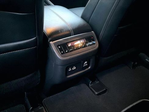 Used 2023 Nissan Pathfinder Platinum image 10