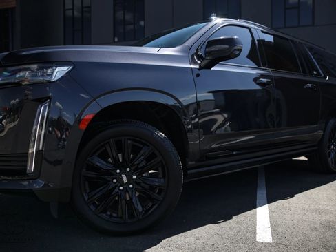 Used 2023 Cadillac Escalade ESV Sport w/ Touring Package AWD/4WD image 6