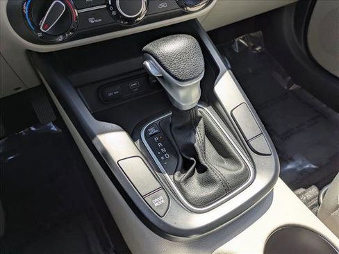 Used 2023 Kia Soul LX w/ LX Technology Package FWD image 12