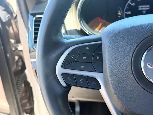 Used 2019 Jeep Grand Cherokee Overland AWD/4WD image 22