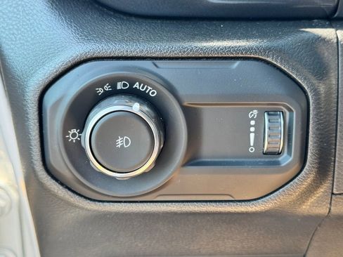 Used 2023 Jeep Wrangler Unlimited Sahara AWD/4WD image 32