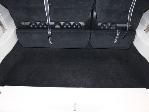 Used 2024 Chrysler Pacifica Touring-L image 16