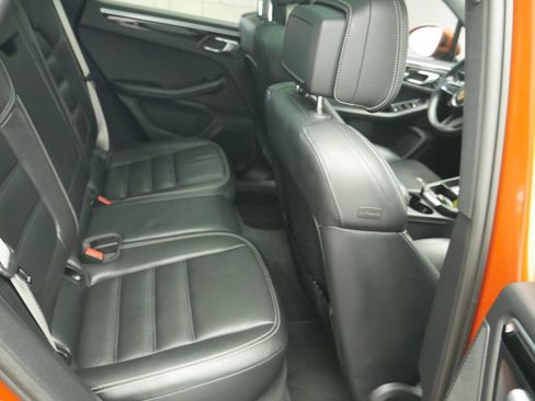 Certified 2023 Porsche Macan S AWD/4WD image 28