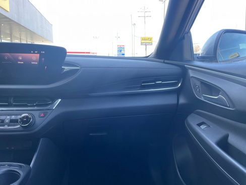 Used 2025 Buick Envista Preferred image 34