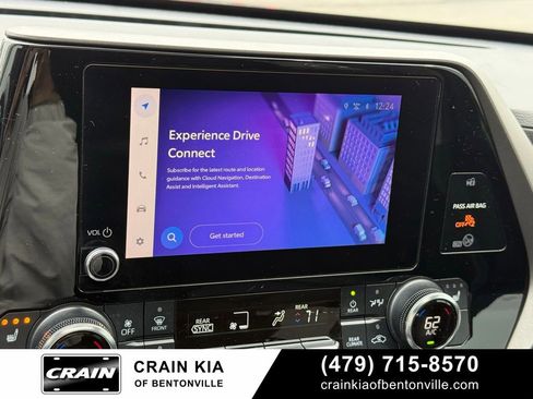 Used 2023 Toyota Highlander XLE AWD/4WD image 14