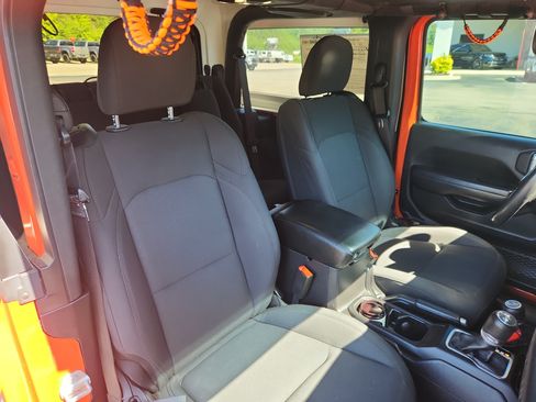 Used 2019 Jeep Wrangler Sport AWD/4WD image 34