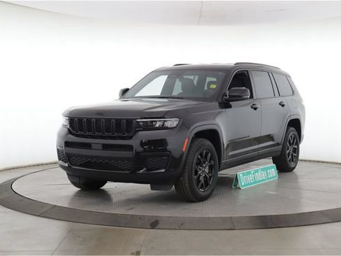 Used 2025 Jeep Grand Cherokee L Laredo AWD/4WD image 10