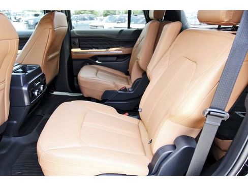 Used 2023 Ford Expedition Platinum RWD image 12