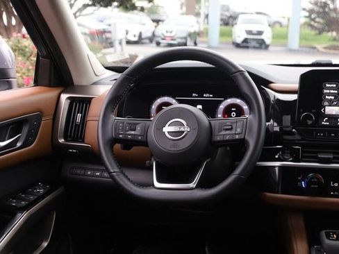 Certified 2025 Nissan Pathfinder Platinum AWD/4WD image 26