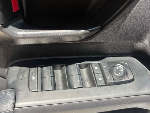 Used 2025 Toyota Tacoma SR5 AWD/4WD image 16