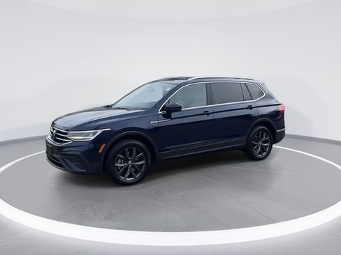 Certified 2022 Volkswagen Tiguan SE w/ Panoramic Sunroof Package image 4