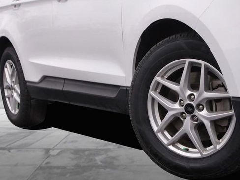 Certified 2024 Ford Edge SEL image 3