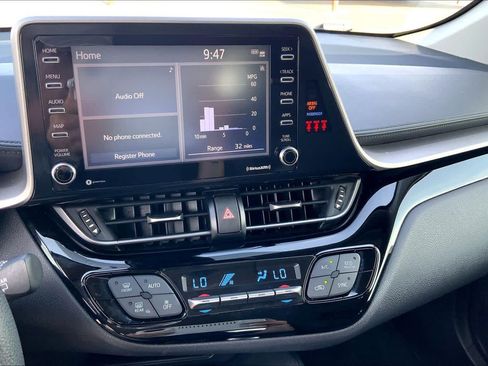 Used 2020 Toyota C-HR LE FWD image 34