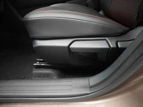 Certified 2025 Nissan Kicks SR image 28