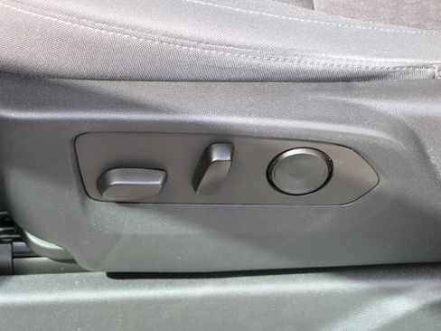 Used 2022 Chevrolet Silverado 1500 LT w/ Safety Package image 25