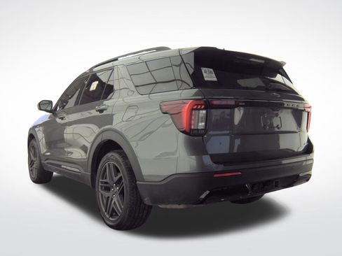 Used 2025 Ford Explorer ST-Line w/ ST-Line Street Pack image 8