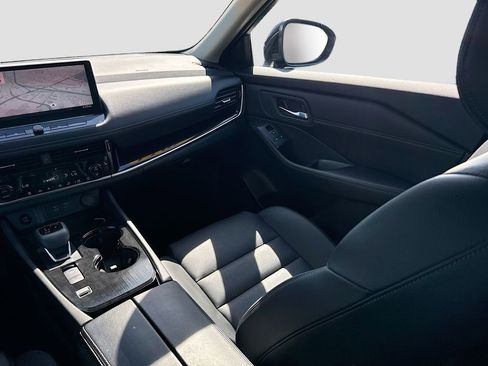 Certified 2024 Nissan Rogue SL FWD image 28