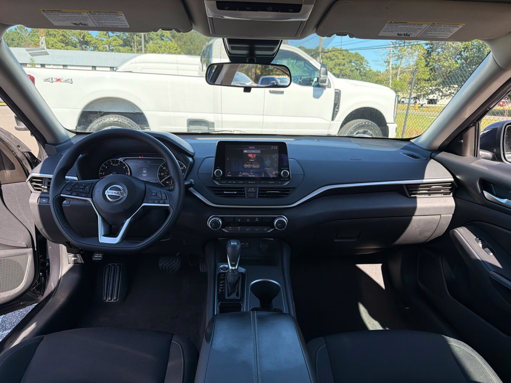 Certified 2022 Nissan Altima 2.5 SV FWD image 8