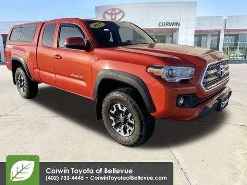Used 2017 Toyota Tacoma TRD Off-Road image 1