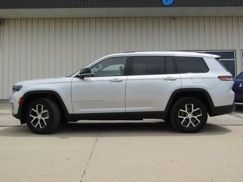 Used 2023 Jeep Grand Cherokee L Limited AWD/4WD image 11