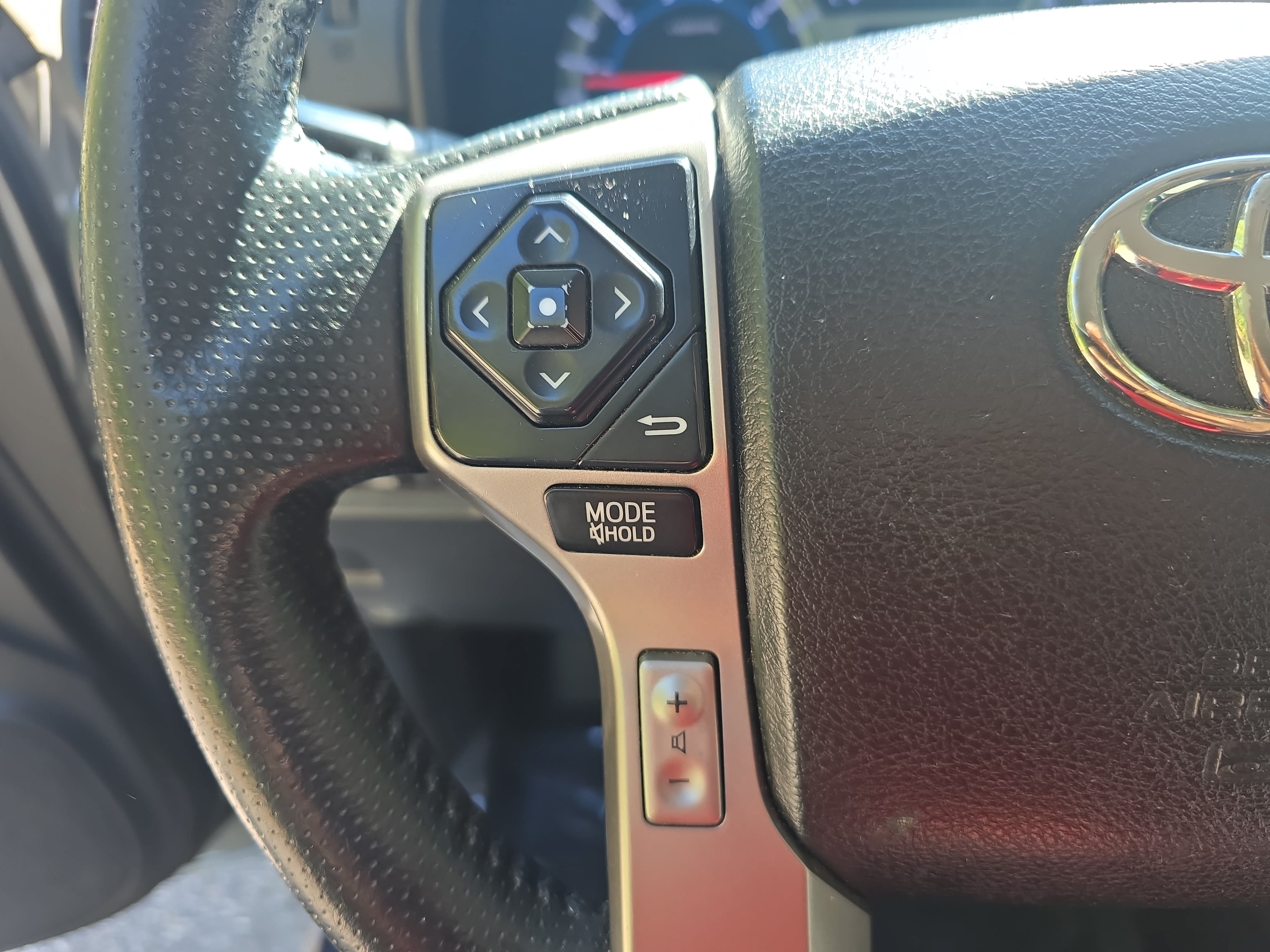 Used 2017 Toyota 4Runner SR5 AWD/4WD image 16