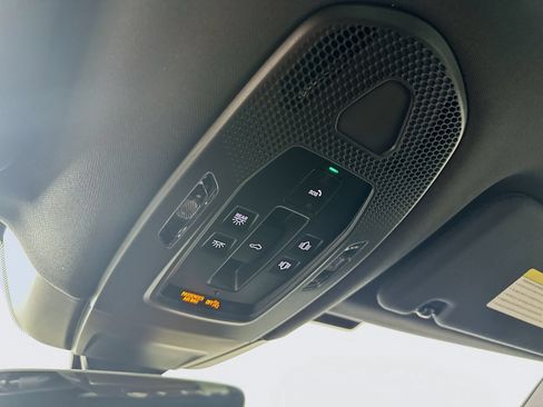 Used 2025 Porsche Panamera RWD image 28