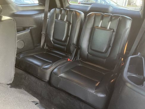 Used 2017 Ford Explorer XLT w/ Equipment Group 202A AWD/4WD image 24