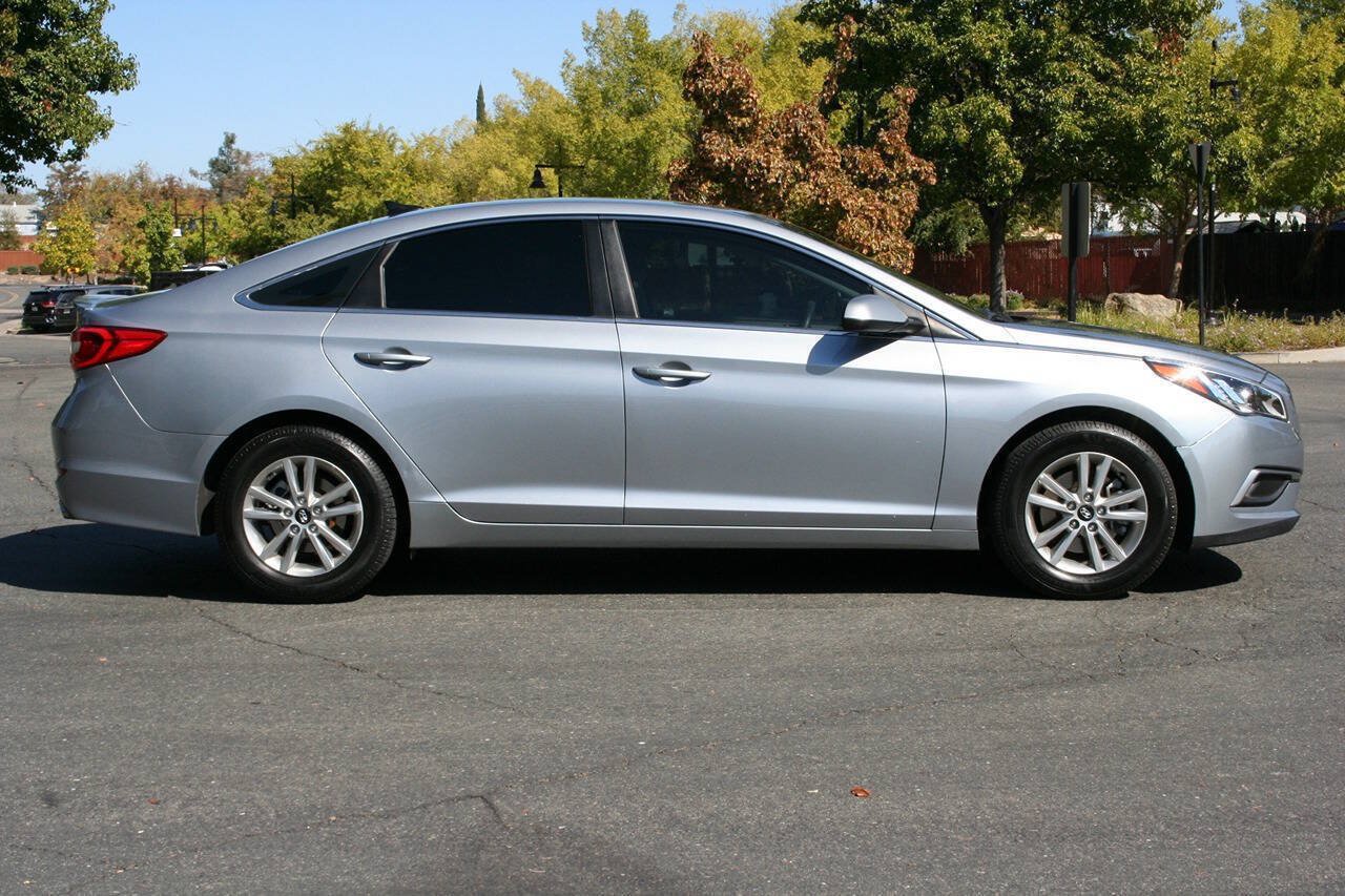 Used 2017 Hyundai Sonata SE FWD image 3