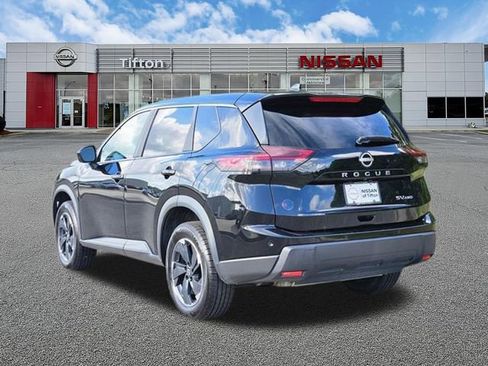 Used 2024 Nissan Rogue SV AWD/4WD image 6