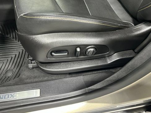 Used 2019 Chevrolet Equinox Premier FWD image 12