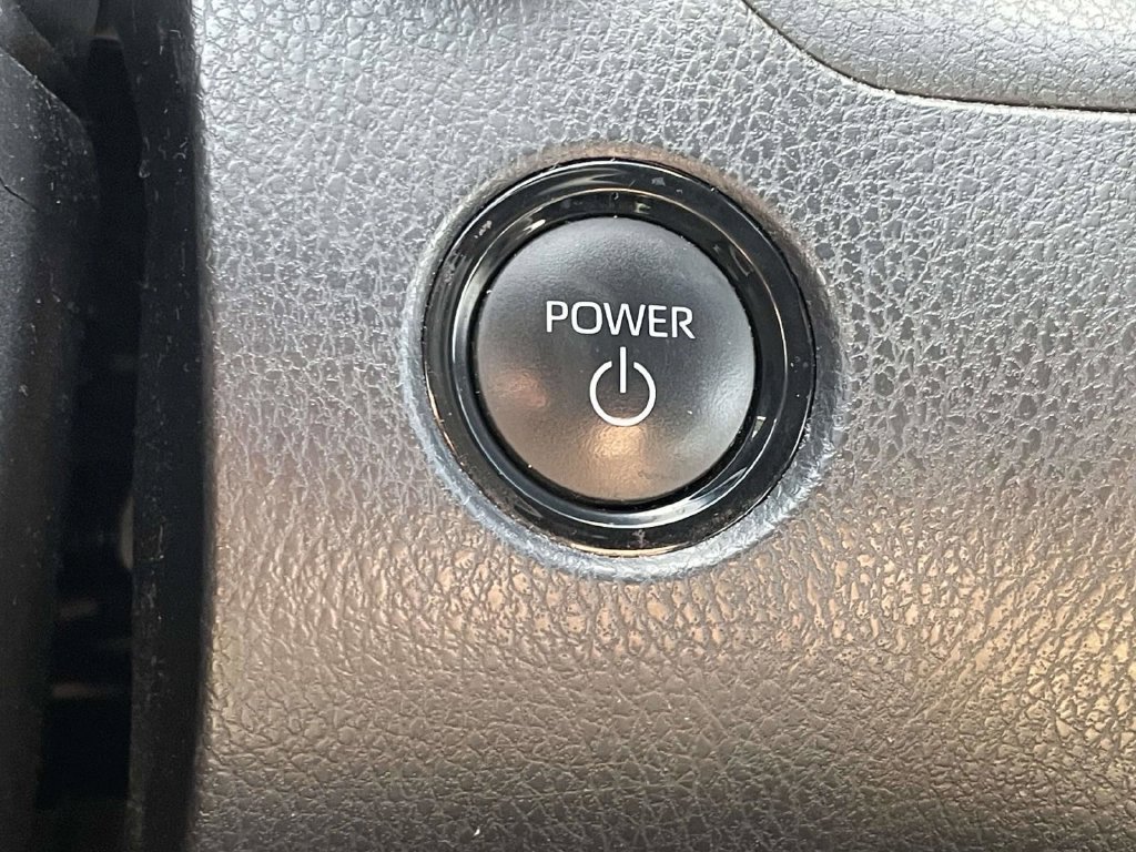 Used 2025 Toyota Camry SE FWD image 25
