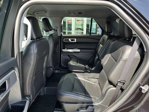 Used 2023 Ford Explorer XLT w/ Equipment Group 202A RWD image 14