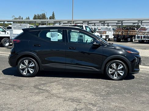 Used 2023 Chevrolet Bolt EUV LT w/ Convenience Package FWD image 2