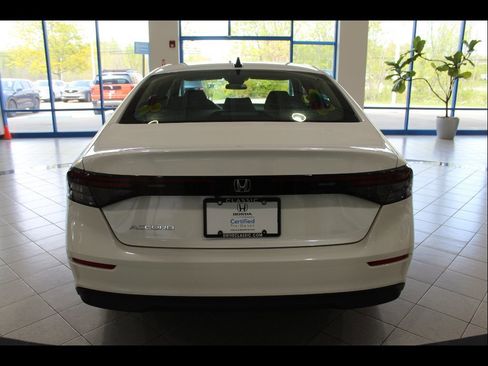 Certified 2025 Honda Accord SE image 6