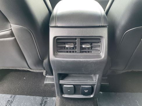 Used 2019 Ford Edge Titanium AWD/4WD image 18