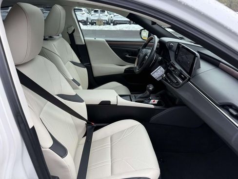 Used 2024 Lexus ES 300h Ultra Luxury image 14