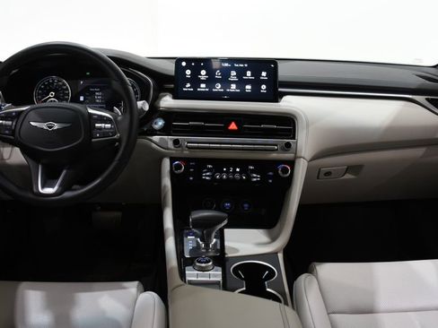Used 2025 Genesis G70 2.5T image 8