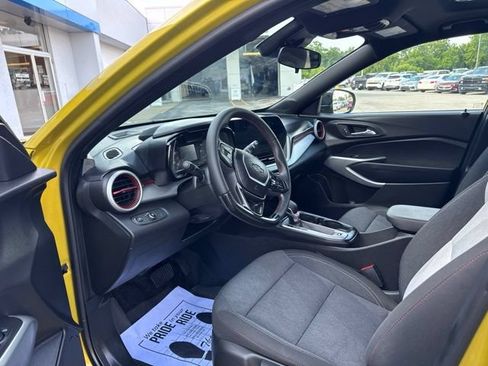 Used 2024 Chevrolet Trax RS w/ Sunroof Package FWD image 7