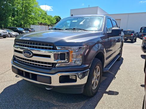 Used 2018 Ford F150 XLT w/ Equipment Group 302A Luxury AWD/4WD image 3