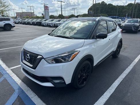 Used 2020 Nissan Kicks SR w/ Exterior Package image 3