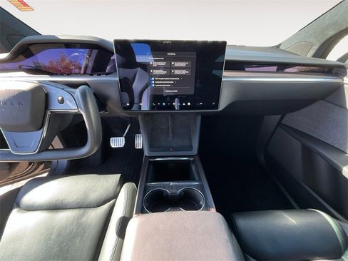 Used 2023 Tesla Model X image 11