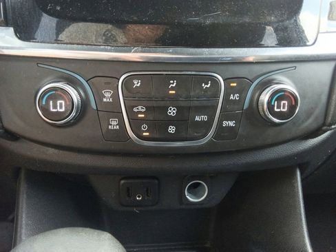 Used 2023 Chevrolet Traverse LT FWD image 26