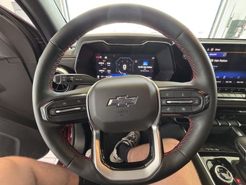 Used 2025 Chevrolet Colorado Z71 w/ Midnight Edition AWD/4WD image 11