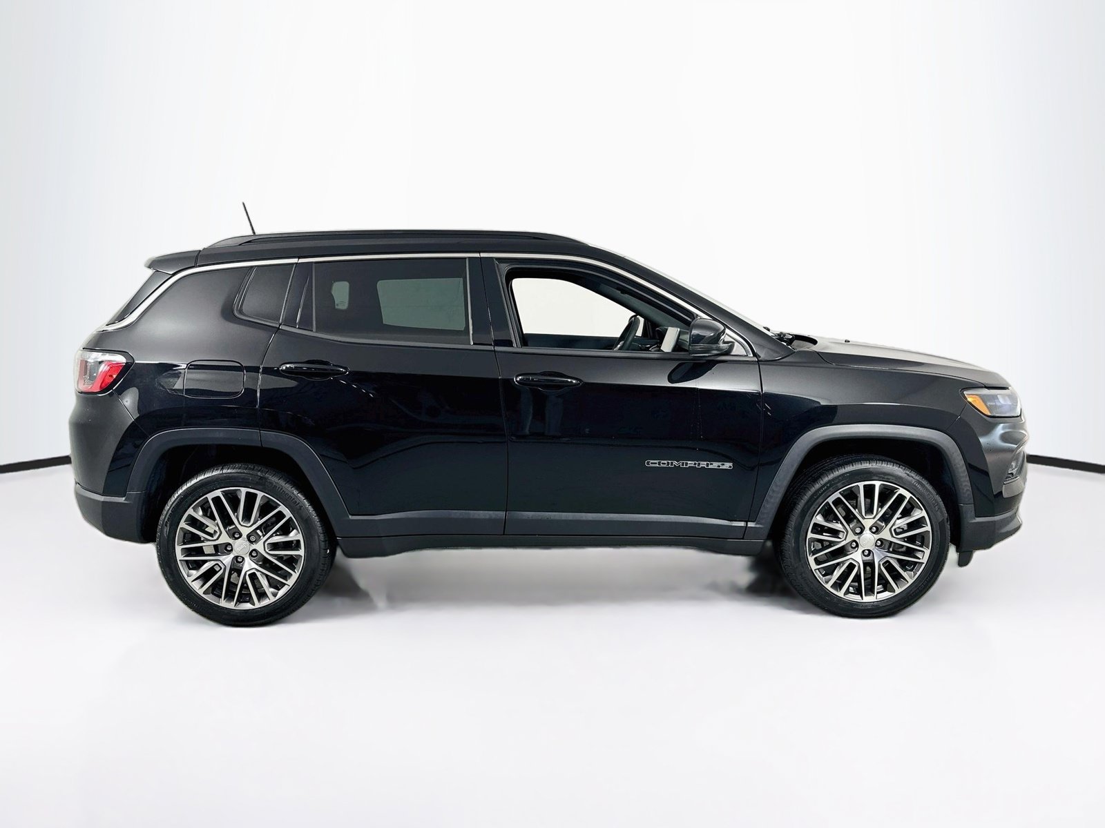 Used 2023 Jeep Compass Limited AWD/4WD image 4